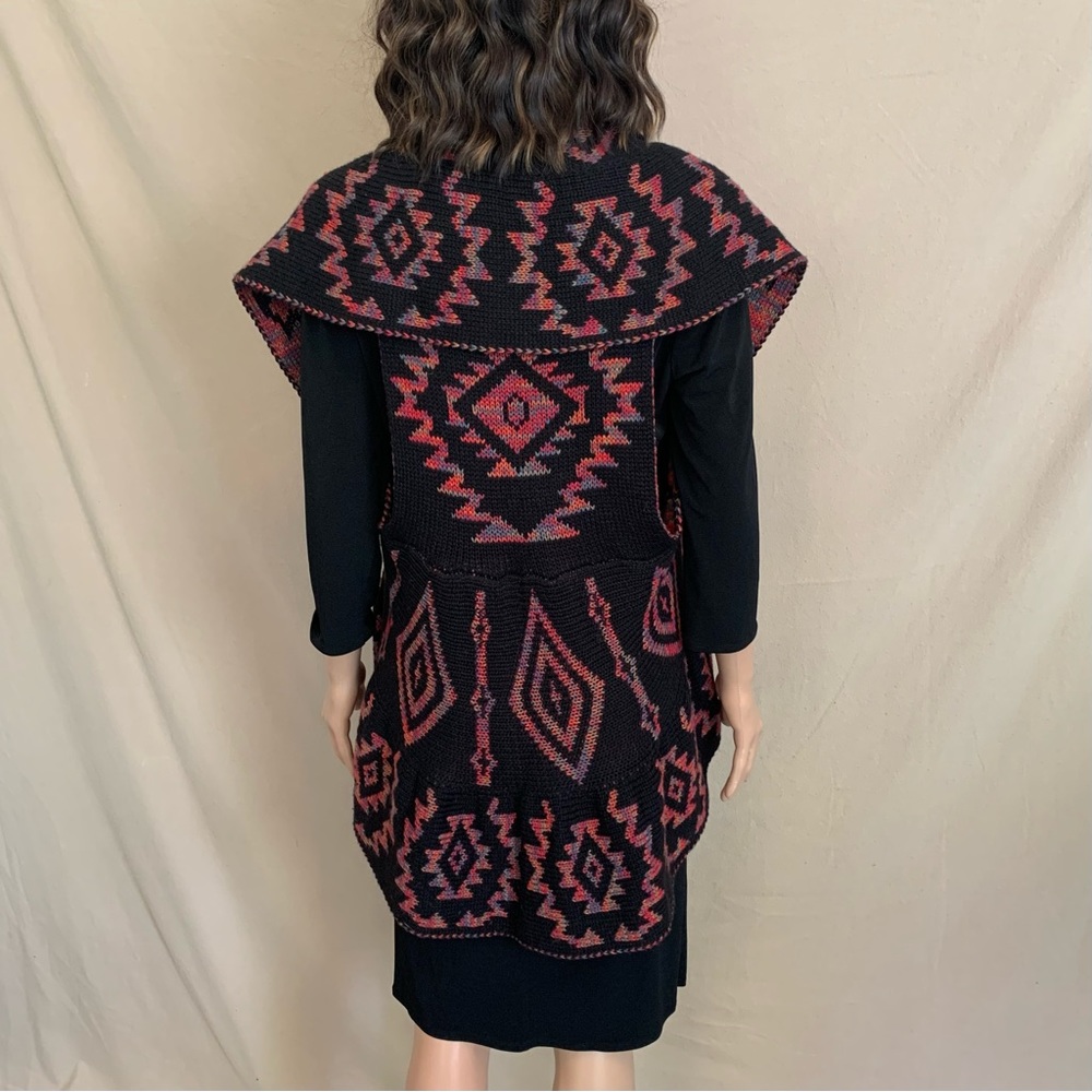 Geometric Patterned Vest - Picture 3 of 9